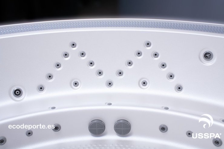Jet con forma de 'W' invertida Plazas gemelas con un hidromasaje especial para la espalda en el jacuzzi spa ARENA