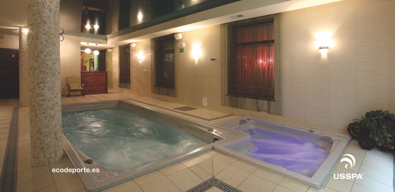 Combi Spa interior encajado en la esquina de un Swim Spa. Dos temperaturas de agua combinadas en la misma zona wellness. Combi Spa interior encajado en la esquina de un Swim Spa. Dos temperaturas de agua combinadas en la misma zona wellness.