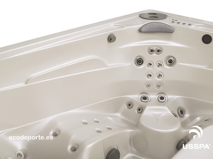 Apoyacabezas y doble jet para cervicales Detalle de la plaza para hidromasaje sentado en el COMBI SPA de USSPA