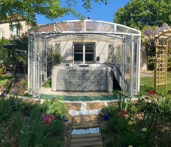 Spa para exteriores: ideas para instalarlo en el jardín
