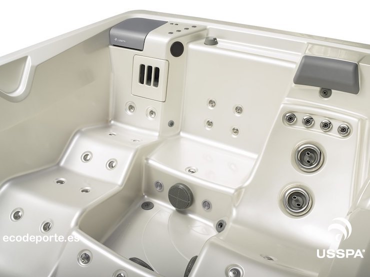 Hidromasaje para piernas y espalda Detalle del hidromasaje Leg Complex y Pillow Jet en el jacuzzi spa DRACO