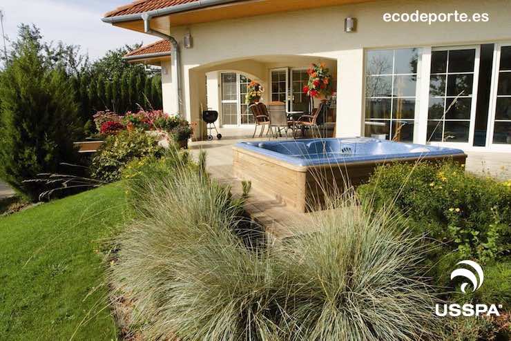 USSPA modelo DRACO en terraza, acabado Azurite Disfrute asegurado en este jacuzzi exterior en terraza