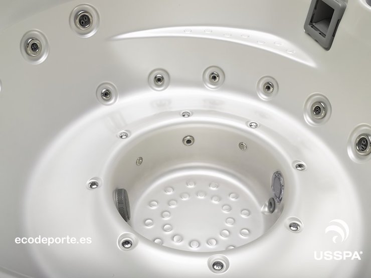 Jets giratorios para toda la espalda Detalle de los jets de altura progresiva para el hidromasaje de espalda en el jacuzzi spa NOEL
