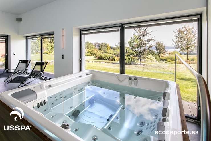 Modelo PERSEA en el lujoso acabado White Pearl Foto de jacuzzi interior elevado PERSEA con el lujoso acabado White Pearl