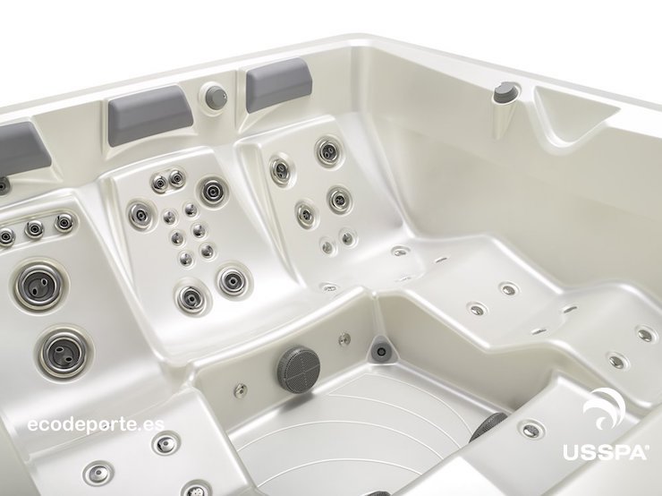 Reguladores de hidromasaje Boost Control individuales Detalle de las tres plazas de hiddromasaje en paralelo en el jacuzzi PERSEA